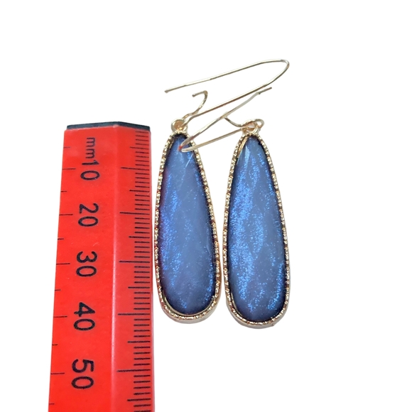 BNWT Grey Teardrop Earrings with Elegant Golden Clasp - Stylish and Versatile - Picture 10 of 12